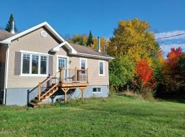 Coin cosy dans les bois、Sainte Brigitte de Lavalのホテル