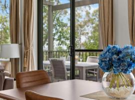 Villa Piccola Casa, Premier 2 Storey Villa, 2 Bedrooms, both with private ensuites, with third toilet on the ground floor, hotel cu spa din Pokolbin