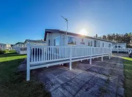 Beautiful Lodge With Decking In Hunstanton At Manor Park Ref 23195K