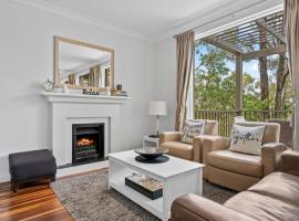 Villa Piccola Casa, Premier 2 Storey Villa, 2 Bedrooms, both with private ensuites, with third toilet on the ground floor, spa hotel u gradu Pokolbin