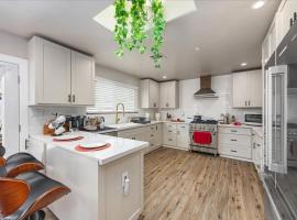 KingBeds Skylight 1GB Wi-Fi Step-free Clean, hotel a Bakersfield