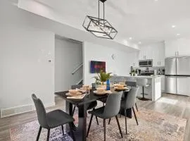 2 in 1 Modern Retreat 4BR House Private Lower Suite