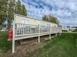 Lovely Caravan With Decking At Manor Park In Hunstanton Ref 23091T