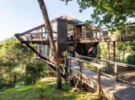 Peaceful Treehouse with Ocean View, Hotel in Aptos