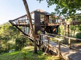 Peaceful Treehouse with Ocean View