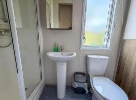 Wonderful 6 Berth Caravan For Hire At Manor Park, Hunstanton, Norfolk Ref 23028S