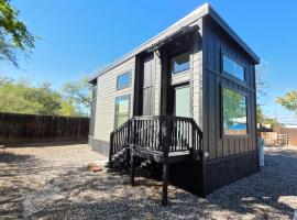 Luxurious Tiny Home 15 Minutes from Sedona! #25, minihytte i Cottonwood