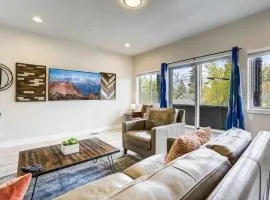 4BD Home w Rooftop Patio Fire Pit & Mountain Views