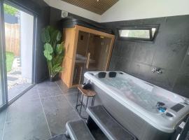 Cozy Loft with Sauna and Hot Tub，位于萨塞勒的酒店