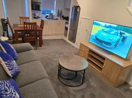 Modern 3-Level City Apartment Prime Cashel Street