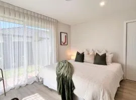 Cure Guest Suite - The Meadows