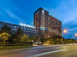 Novotel Shanghai Clover, Disneyland í Shanghai, Sjanghæ, hótel í nágrenninu