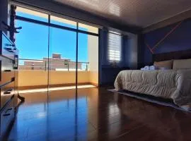 Céntrico apartamento con 2 baños, a pasos de restaurantes y agencias de turismo