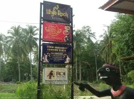 ลันตาไวท์ร็อค รีสอร์ท