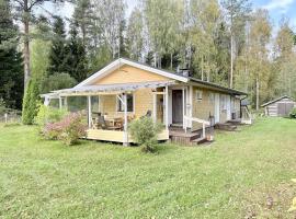 Sopiva Mökki Lähellä Tuurin Kyläkauppaa, hotel in Alavus