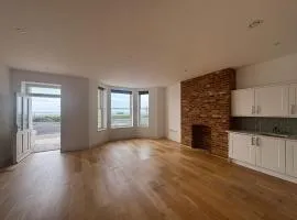 Luxury Ground Floor Seaview 2 Bedroom Apartment