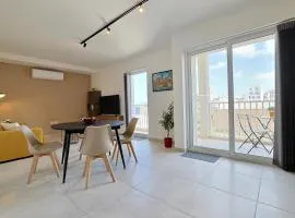 St Paul's Apt Distant SeaViews