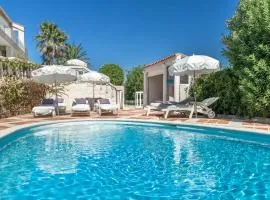 Luxury Villa with Jacuzzi in Les Issambres