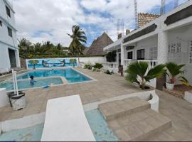 Tulivu Studio 2nd Floor Apartment & Great Balcony View, hotel v destinaci Watamu
