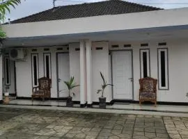 Astiti Ayu Kost Bagirati 1
