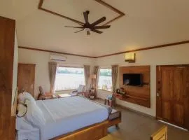 Kaayal Villa Lakefront Luxury by Hotelbuz