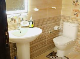 كمبوند وصال ريزيدنس أمام مدينتي, Hotel in Madīnat ash Shurūq