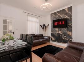 Nelson terrace -4 bedrooms-7 beds- sleeps 8, parking-WiFi-shops-food-M65-hospitals-contractors, hotel i Nelson