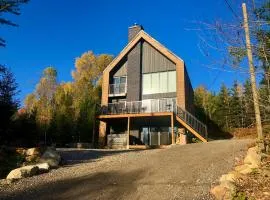 Delarose Cottage, Ski, Spa, pool table & starry night