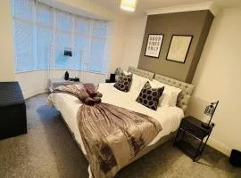 Kingley Court By Greenstay Serviced Accommodation - A Newly Refurbished 2 Bed Flat In Gateshead - Ideal For Contractors - Business Travellers & Relocations - 10 Mins From Newcastle City Centre - Free Parking - Fast Wi-Fi