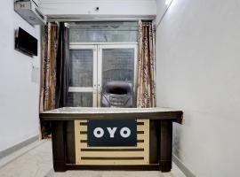 Hotel O Radha Residency, ξενοδοχείο σε Badarpur