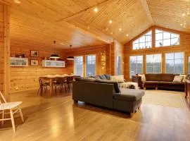 Arctic Wilderness Lodge 4BDR, Sauna, Wifi & Hut