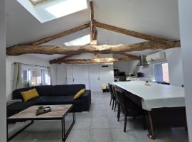 Maisonnette familiale entre Nantes et Pornic, hotel in Brains