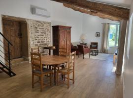 Gite l'olivier des maraichers terrasse et jardin: Albigny-sur-Saone şehrinde bir otel