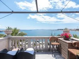 里瓦豪华套房酒店