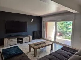 Calme et paisible maison au milieu de la foret