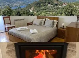 Casa de Casarelhos - Lareira - Vistas rio e serra - Gerês
