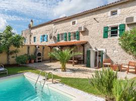 Casa Štifanići, hotel in Baderna