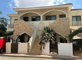 NEW - Agia Marina - Rural Retreat with Shared Pool & Parking, Hotel in Avgorou