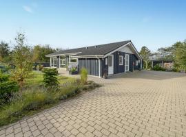 Cozy Home In Tarm With Sauna, hotel in Høje Sande
