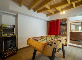 Maison Les Rives de Fichemore - 7 chambres - Piscine, hotel in Rochefort