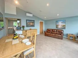 Grey Rocks Apartment