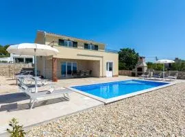 Lovely Home In Linardici With Private Swimming Pool, Can Be Inside Or Outside