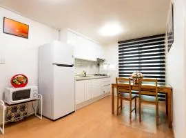 서울 홍대 야피게스트하우스 홍대입구역6번출구 큰집 2Room 단독전체사용