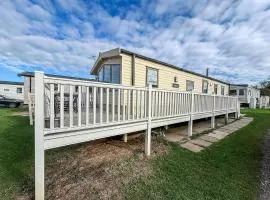 Caravan With Decking Within Walking Distance To Hunstanton Beach Ref 23054S