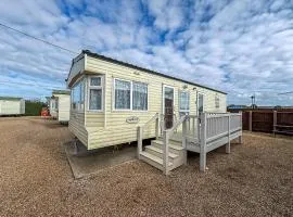 Superb Dog Friendly Caravan With Decking In Hunstanton In Norfolk Ref 13010L