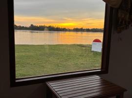 Vera Sunset homestay local experience with lao family, bungalow in Muang Không