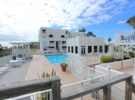 Oceanfront 2br2b, Ocean Views, Heated Pool, Spa