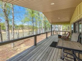 The Lake Cottage Hideaway – hotel w mieście Dandridge