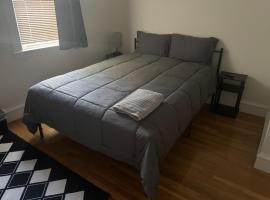 Room Near South Bay Mall & Andrew Train Station, hotel in Boston