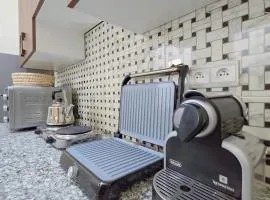 Studio élégant et entièrement équipé - À seulement 5 minutes à pied de la plage - Connexion WiFi haut débit et accès Netflix pour vos moments de détente